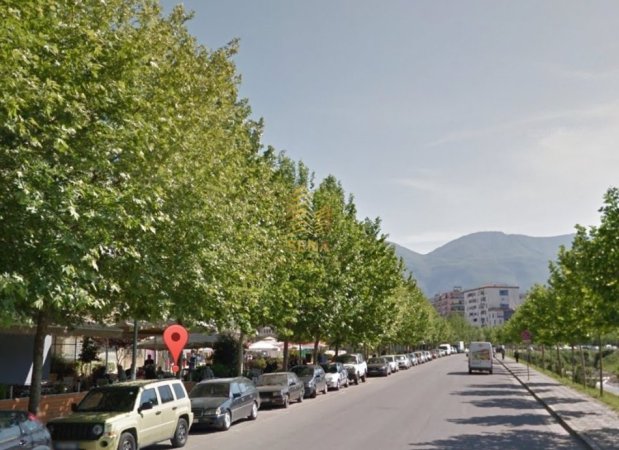 Tirane, jepet me qera ambjent biznesi Kati 2, 103 m² 1.300 € (Rruga Sitki Cico, prane Bulevardit Zhan D’Ark)