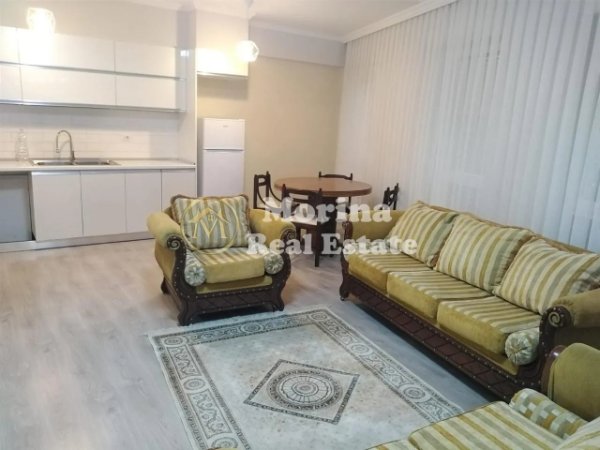 Tirane, jepet me qera apartament 2+1 Kati 3, 93 m² 600 € (21 Dhjetori- Kompleksi Magnet)