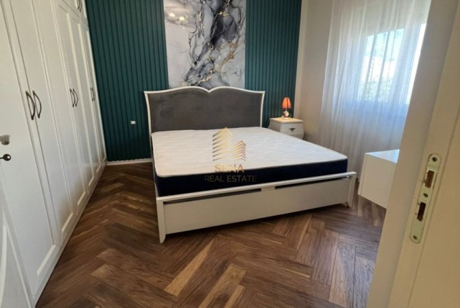 Tirane, shitet apartament 1+1+Ballkon Kati 4, 59 m² 110.000 € (prane Kryqezimit te Oxhakut)