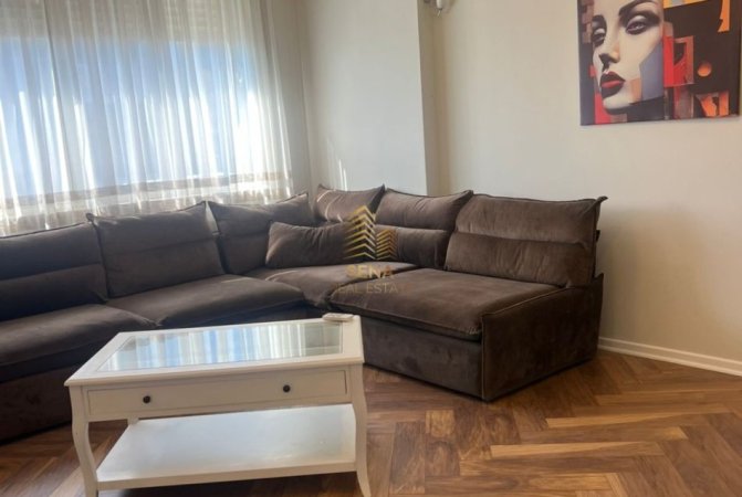 Tirane, shitet apartament 1+1+Ballkon Kati 4, 59 m² 110.000 € (prane Kryqezimit te Oxhakut)