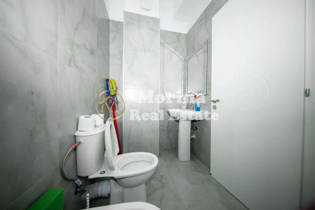 Tirane, jepet me qera apartament 1+1 Kati 9, 65 m² 600 € (Rruga e Dibres)