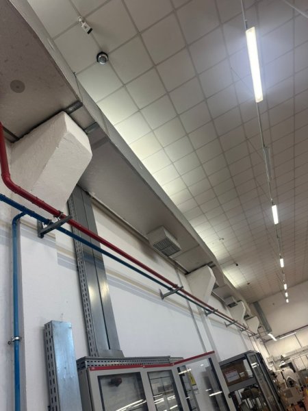 Durres, jepet me qera ambjent biznesi Kati 0, 2.000 m² 5.000 € (Shkozet)