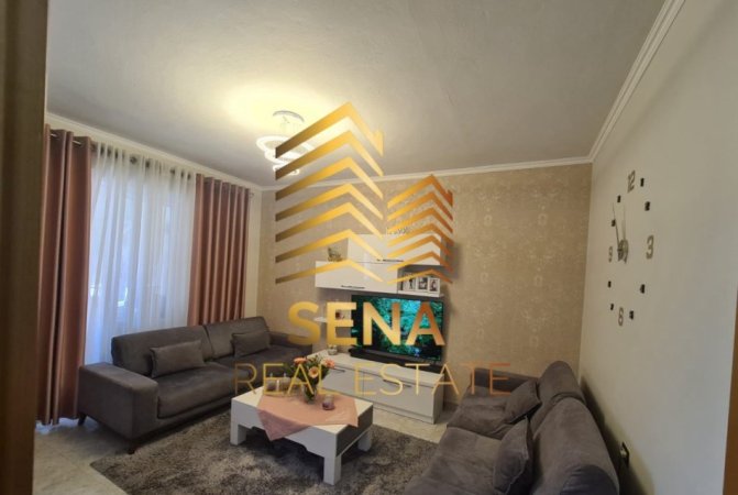 Tirane, jepet me qera apartament 1+1+Ballkon Kati 5, 70 m² 550 € (Rruga Kongresi i Manastirit)