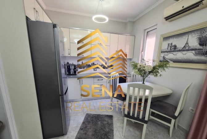 Tirane, jepet me qera apartament 1+1+Ballkon Kati 5, 70 m² 550 € (Rruga Kongresi i Manastirit)