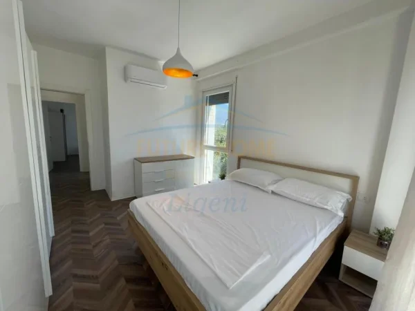 APARTAMENT 2+1 ME QERA , STACIONI I TRENIT