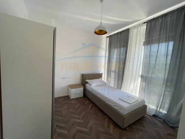 APARTAMENT 2+1 ME QERA , STACIONI I TRENIT