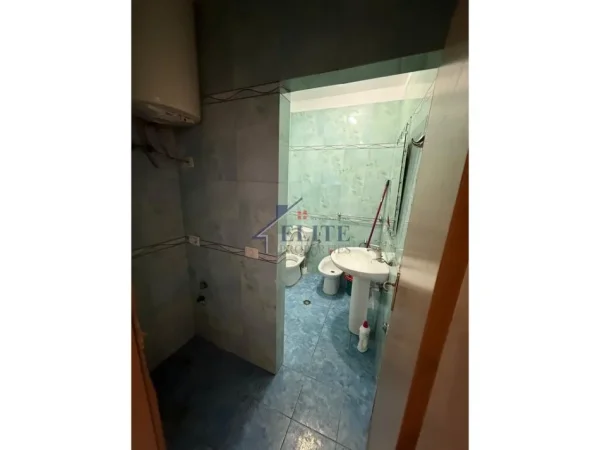 Tirane, shitet garsonier Kati 3, 45 m² 110.000 € (Pazari i Ri)