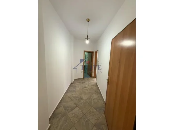 Tirane, shitet garsonier Kati 3, 45 m² 110.000 € (Pazari i Ri)