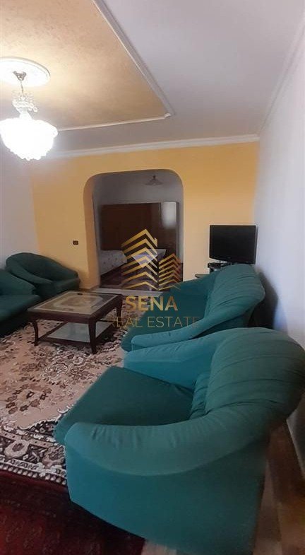 Tirane, jepet me qera apartament 1+1+Ballkon Kati 1, 80 m² 320 € (Prane TV Klan)