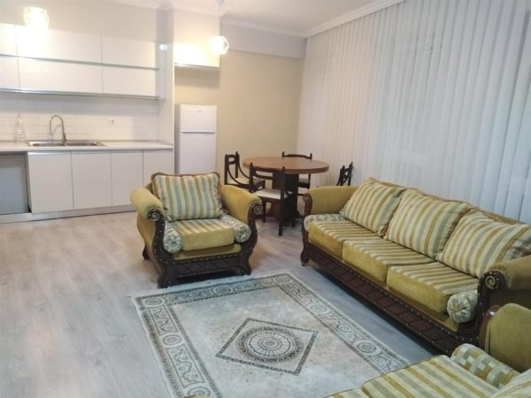Tirane, jepet me qera apartament 2+1+Ballkon Kati 2, 93 m² 600 € (Kompleksi Kontakt ,21 Dhjetori)
