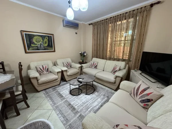 Tirane, jepet me qera apartament 2+1 Kati 1, 93 m² 450 € (Don bosko)