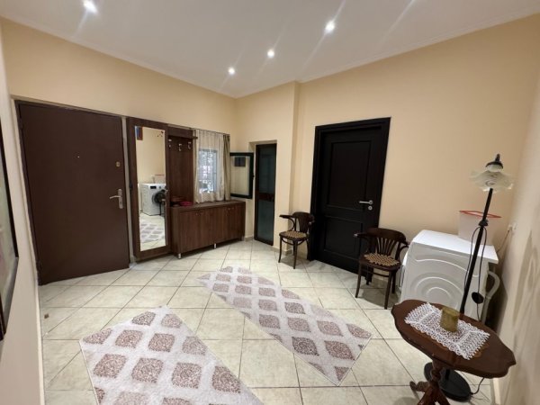Tirane, jepet me qera apartament 2+1 Kati 1, 93 m² 450 € (Don bosko)