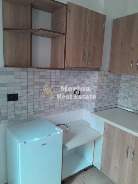 Tirane, jepet me qera shtepi 1+1 Kati 1, 60 m² 300 € (Porcelan)