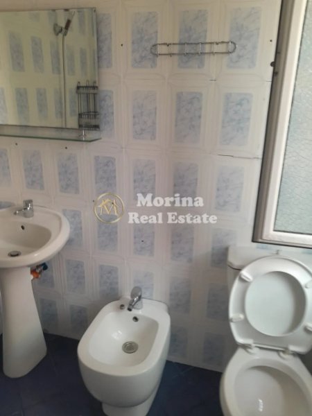 Tirane, jepet me qera shtepi 1+1 Kati 1, 60 m² 300 € (Porcelan)