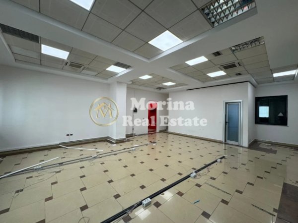Tirane, jepet me qera ambjent biznesi Kati 2, 80 m² 800 € (Galeria 17 Nentori)