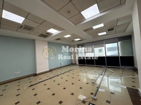 Tirane, jepet me qera ambjent biznesi Kati 2, 80 m² 800 € (Galeria 17 Nentori)