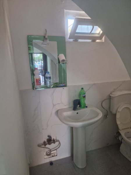 Tirane, jepet me qera dyqan Kati 0, 30 m² 540 € (qender)