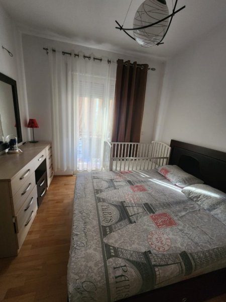 Tirane, jepet me qera apartament 2+1 Kati 2, 84 m² 500 € (21 Dhjetori)