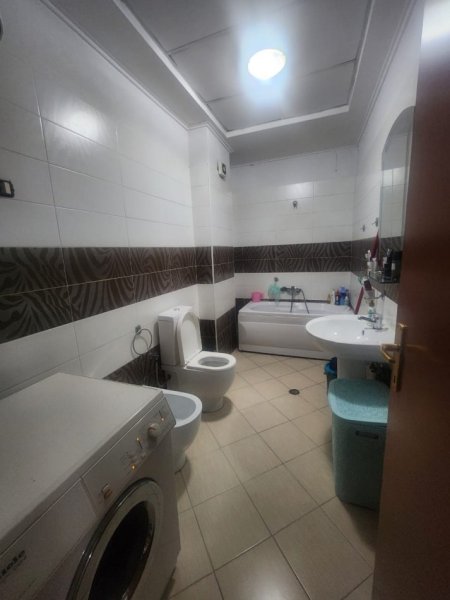 Tirane, jepet me qera apartament 2+1 Kati 2, 84 m² 500 € (21 Dhjetori)
