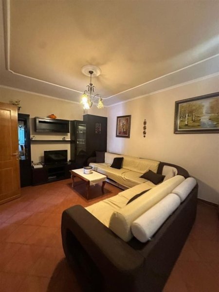 Tirane, shes apartament 2+1+Ballkon Kati 3, 117 m² 269.000 € (ish nisharaku)