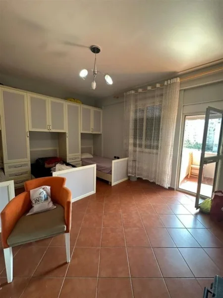 Tirane, shes apartament 2+1+Ballkon Kati 3, 117 m² 269.000 € (ish nisharaku)
