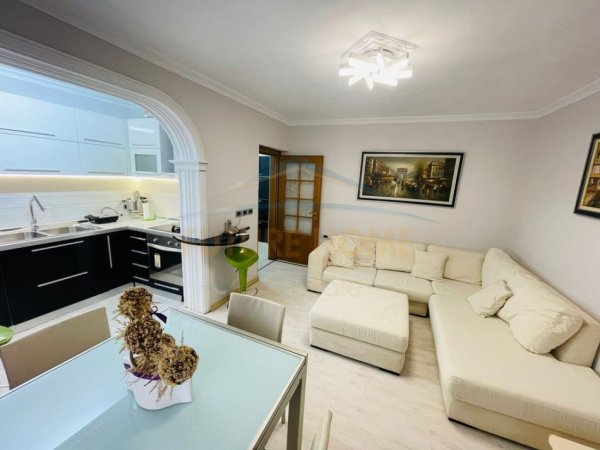 Tirane, jap me qera apartament 2+1 Kati 4, 68 m² 1.000 € 
