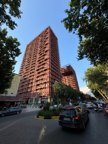 Tirane, jepet me qera ambjent biznesi Kati 2, 75 m² 700 € (Tirana Garden building residence)