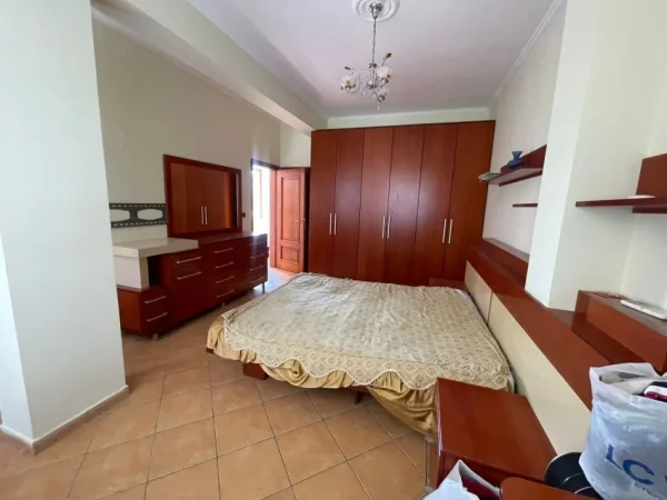 Tirane, jepet me qera zyre Kati 1, 270 m² 2.500 € (don bosko)
