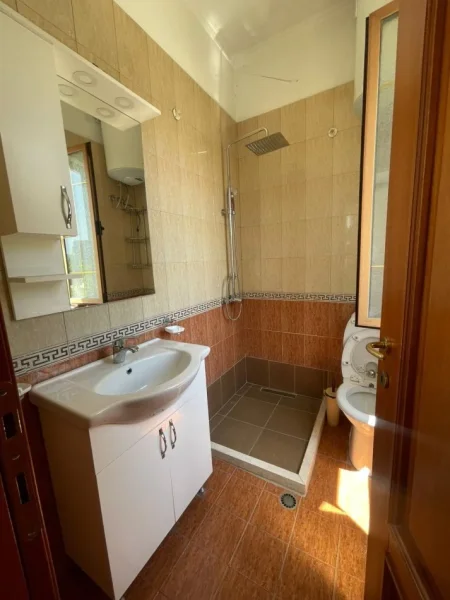 Tirane, jepet me qera zyre Kati 1, 270 m² 2.500 € (don bosko)