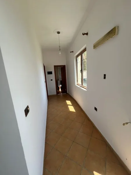 Tirane, jepet me qera zyre Kati 1, 270 m² 2.500 € (don bosko)