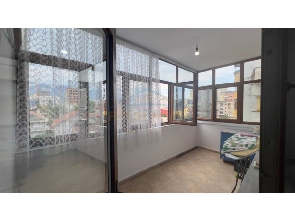 Tirane, jepet me qera apartament 2+1+Ballkon Kati 3, 93 m² 600 € (DON BOSKO)