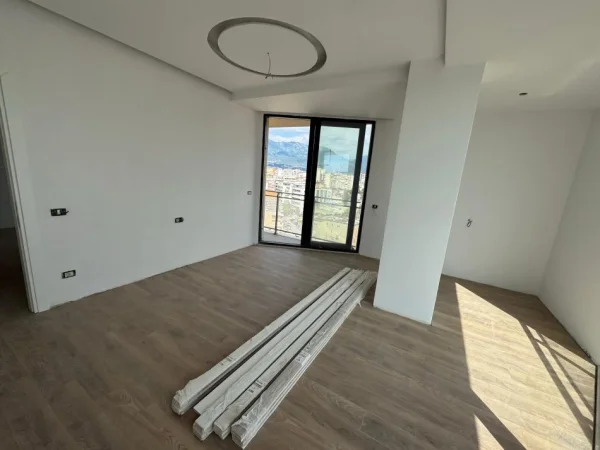Tirane, shitet apartament 3+1 Kati 10, 140 m² 355.000 € (Rruga mine peza)