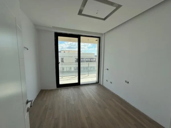 Tirane, shitet apartament 3+1 Kati 10, 140 m² 355.000 € (Rruga mine peza)