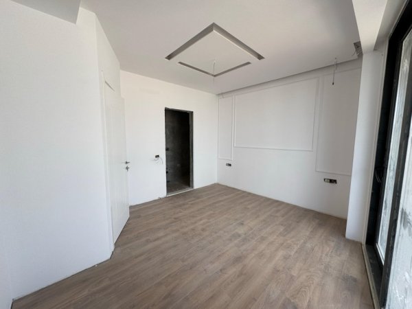 Tirane, shitet apartament 3+1 Kati 10, 140 m² 355.000 € (Rruga mine peza)