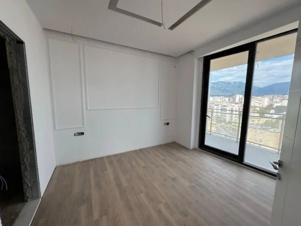 Tirane, shitet apartament 3+1 Kati 10, 140 m² 355.000 € (Rruga mine peza)