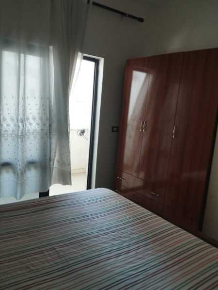 Durres, jepet me qera apartament 1+1+Aneks+Ballkon Kati 5, 250 €