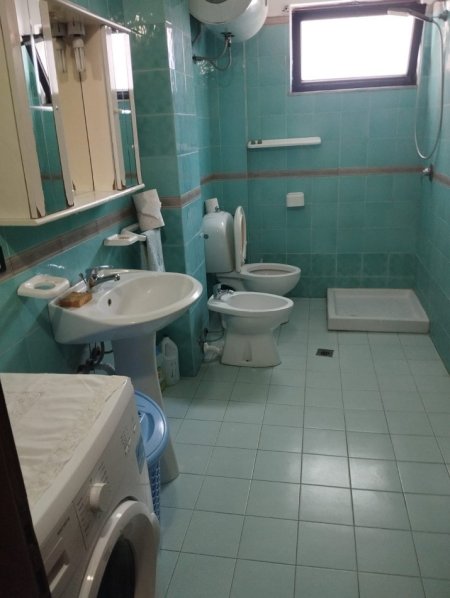 Durres, jepet me qera apartament 1+1+Aneks+Ballkon Kati 5, 250 €