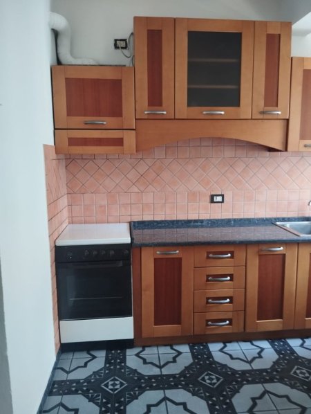 Durres, jepet me qera apartament 1+1+Aneks+Ballkon Kati 5, 250 €