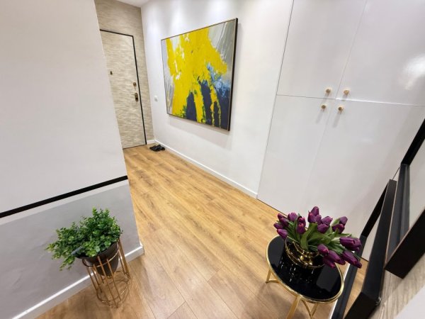 Tirane, jepet me qera apartament 2+1 Kati 10, 115 m² 1.000 € (Prane universitetit Juridik)