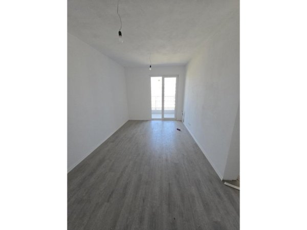 0683487469 Tirane, shitet apartament 1+1 Kati 5, 61 m² 85.000 € (UNIVERS CITY , QTU)