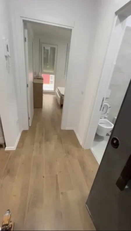 Tirane, jepet me qera apartament 1+1+Ballkon Kati 2, 63 m² 350 € (Univers City I sapomobiluar)