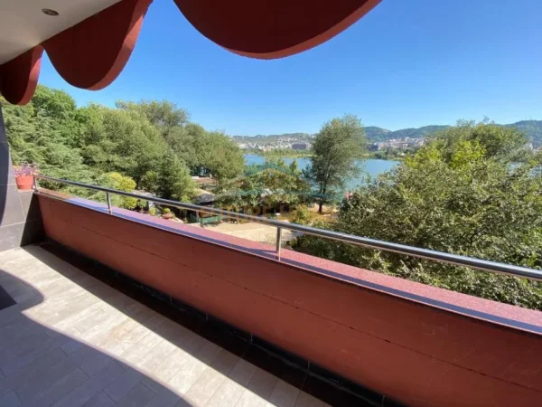 Tirane, shitet apartament 2+1+Ballkon Kati 3, 144 m² 900.000 € (LIQENI ARTFICIAL)