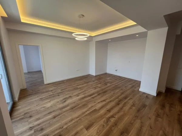 Tirane, shitet apartament 2+1 Kati 10, 100 m² 212.000 € (Prane deliorgjit)