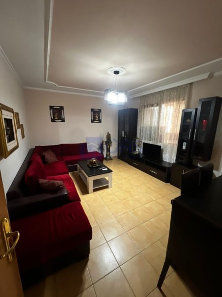 Tirane, jepet me qera apartament 2+1+Aneks+Ballkon Kati 1, 90 m² 400 € (Ali dem , Rruga Idriz Dollaku.)