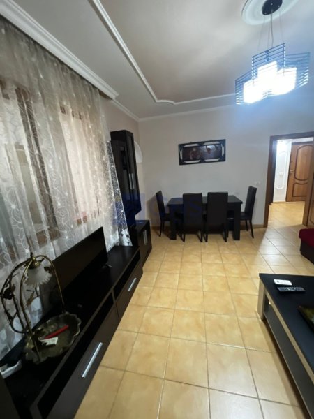 Tirane, jepet me qera apartament 2+1+Aneks+Ballkon Kati 1, 90 m² 400 € (Ali dem , Rruga Idriz Dollaku.)