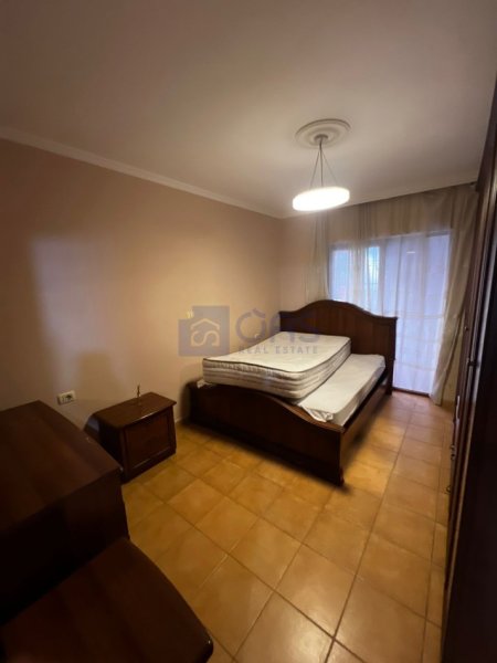 Tirane, jepet me qera apartament 2+1+Aneks+Ballkon Kati 1, 90 m² 400 € (Ali dem , Rruga Idriz Dollaku.)