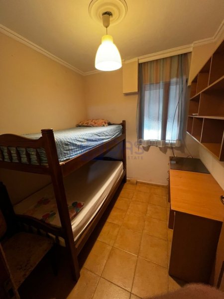 Tirane, jepet me qera apartament 2+1+Aneks+Ballkon Kati 1, 90 m² 400 € (Ali dem , Rruga Idriz Dollaku.)