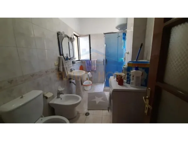 Tirane, shitet apartament 3+1+Ballkon Kati 5, 117 m² 170.000 € (SHKOLLA E BASHKUAR)