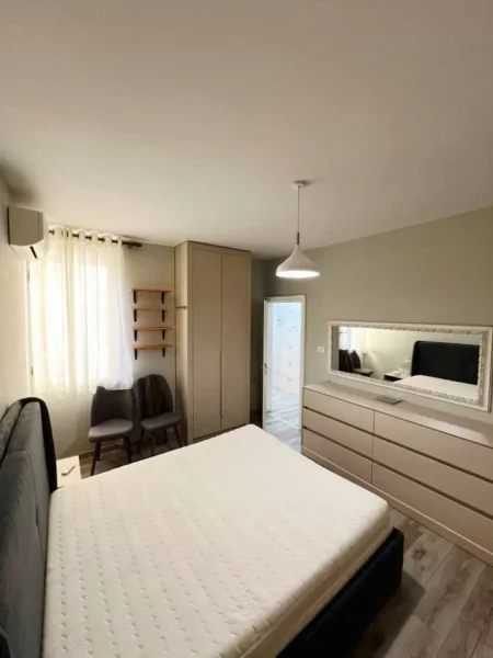 Tirane, jepet me qera apartament 3+1+Ballkon Kati 2, 115 m² 1.000 € (MEDAR SHTYLLA)