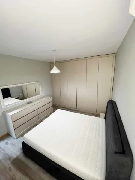 Tirane, jepet me qera apartament 3+1+Ballkon Kati 2, 115 m² 1.000 € (MEDAR SHTYLLA)